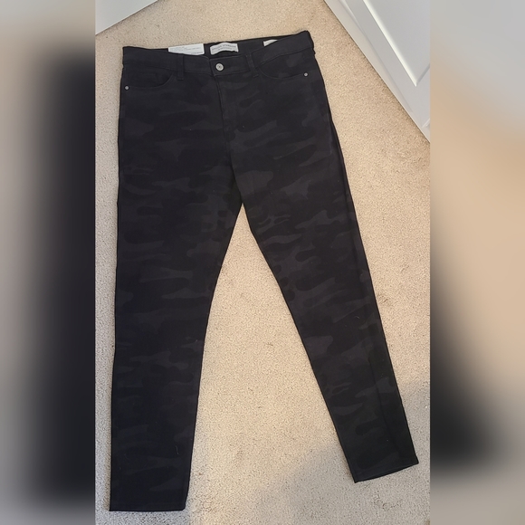 NWT Social Standard by Sanctuary size 10 Black/Camo Jeans - Picture 2 of 10